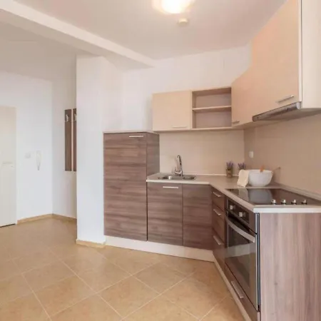 Charming 1-bed In * Ахелой
