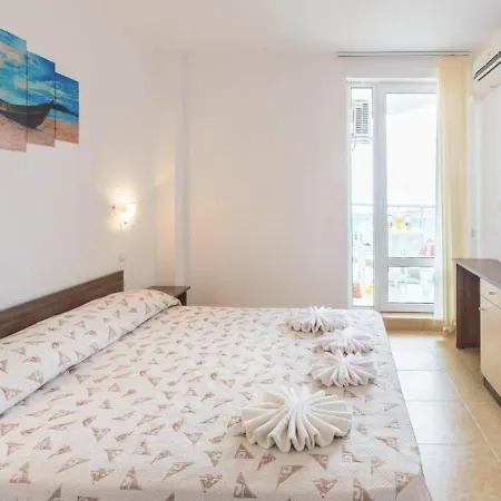 Апартамент Charming 1-bed In