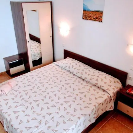 Апартамент Charming 1-bed In *
