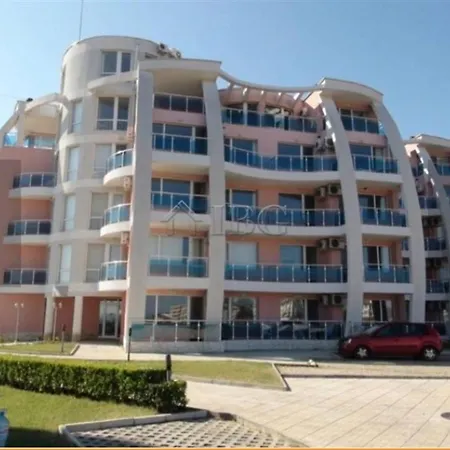 Charming 1-bed In * Ахелой